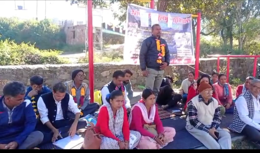 स्याल्दे मुख्यालय में कई मांगों को लेकर छठे दिन भी धरना-प्रदर्शन रहा जारी।