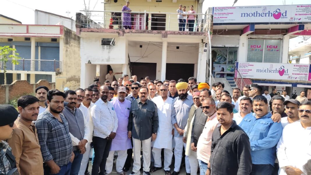 झारखंड सरकार के पूर्व मंत्री एवं हुसैनाबाद के पूर्व विधायक श्री कमलेश कुमार सिंह ने आज नवीनगर विधानसभा क्षेत्र के विभिन्न इलाकों में व्यापक जनसंपर्क अभियान चलाया।